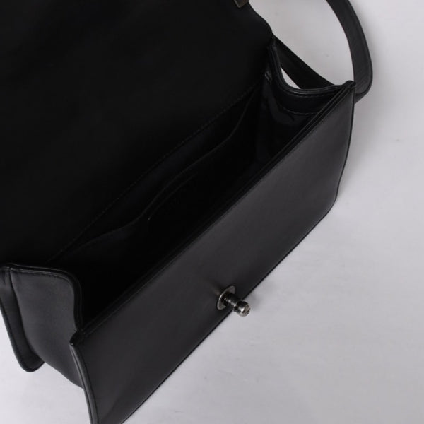 Very Good Condition CHANEL Boy Chanel Shoulder Bag Lambskin No. 22 Black Silver Hardware Used 4a000908