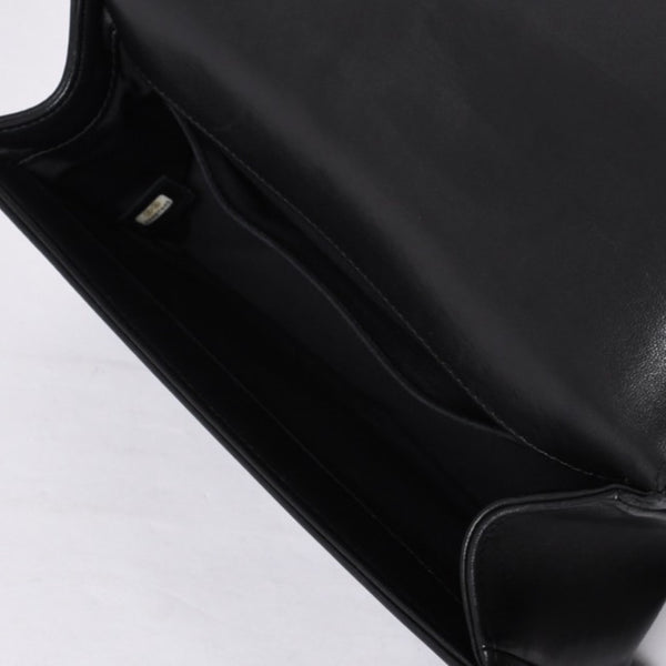 Very Good Condition CHANEL Boy Chanel Shoulder Bag Lambskin No. 22 Black Silver Hardware Used 4a000908