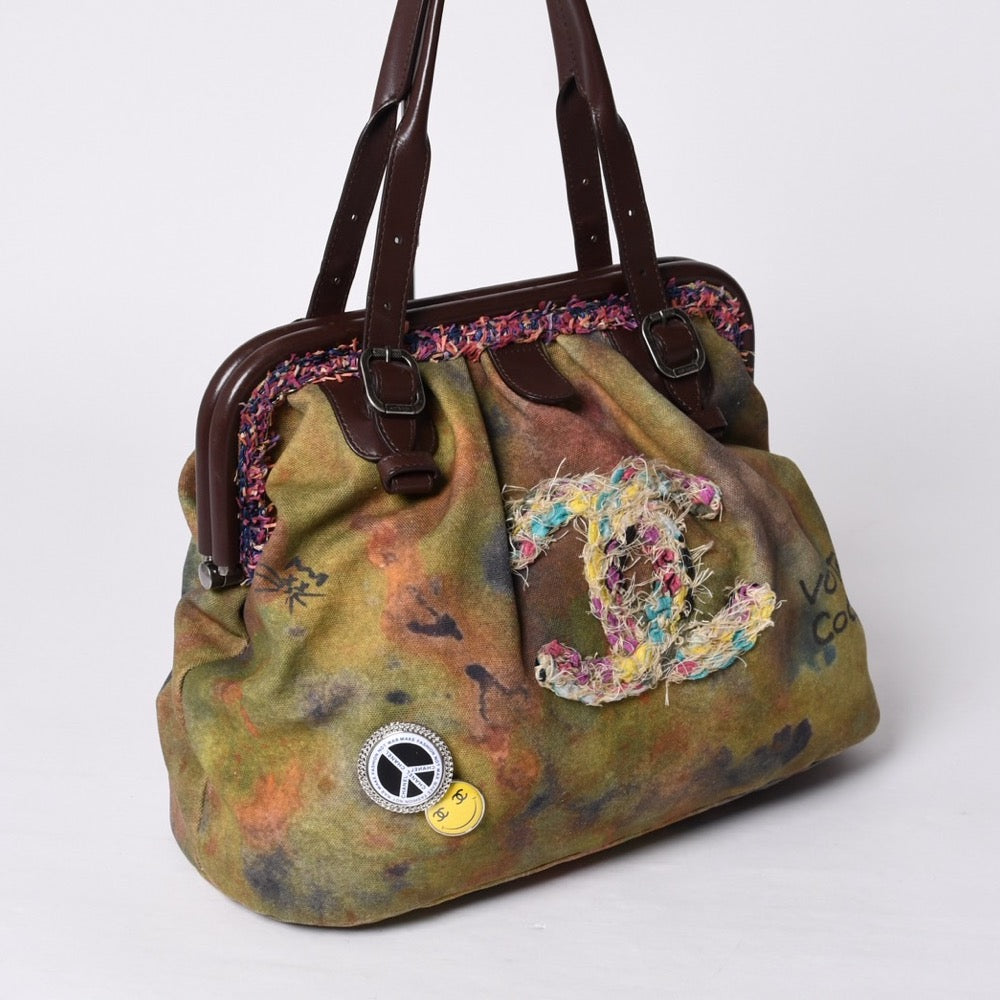 Very Good Condition CHANEL Embroidered Graffiti Clasp Handbag Khaki No. 20 A92791 Antique Silver Hardware Used 4a001082