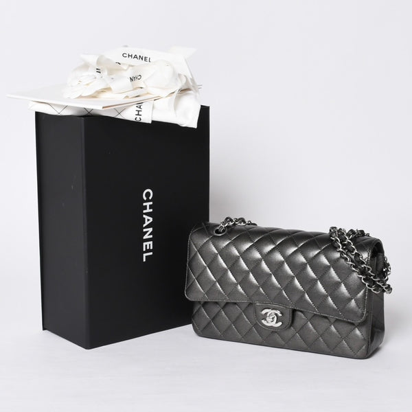 新品同様 CHANEL シャネル マトラッセ25 Wフラップ Wチェーンショルダーバッグ シャイングレー ランダム ラムスキン シルバー金具 中古 4a001064
