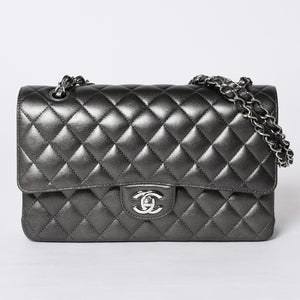 新品同様 CHANEL シャネル マトラッセ25 Wフラップ Wチェーンショルダーバッグ シャイングレー ランダム ラムスキン シルバー金具 中古 4a001064