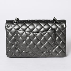 新品同様 CHANEL シャネル マトラッセ25 Wフラップ Wチェーンショルダーバッグ シャイングレー ランダム ラムスキン シルバー金具 中古 4a001064