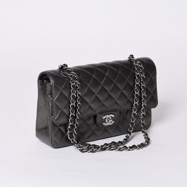新品同様 CHANEL シャネル マトラッセ25 Wフラップ Wチェーンショルダーバッグ シャイングレー ランダム ラムスキン シルバー金具 中古 4a001064