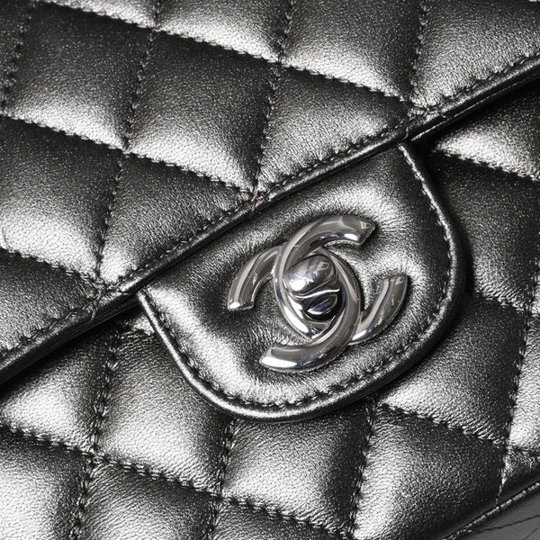 新品同様 CHANEL シャネル マトラッセ25 Wフラップ Wチェーンショルダーバッグ シャイングレー ランダム ラムスキン シルバー金具 中古 4a001064