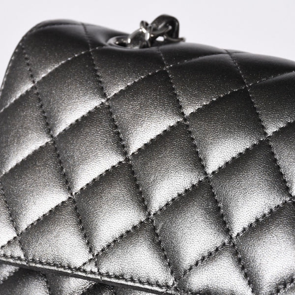 新品同様 CHANEL シャネル マトラッセ25 Wフラップ Wチェーンショルダーバッグ シャイングレー ランダム ラムスキン シルバー金具 中古 4a001064