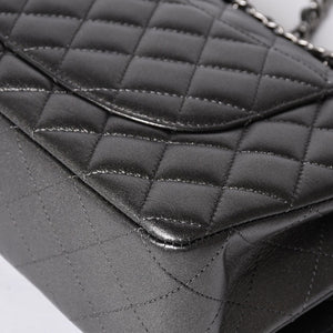 新品同様 CHANEL シャネル マトラッセ25 Wフラップ Wチェーンショルダーバッグ シャイングレー ランダム ラムスキン シルバー金具 中古 4a001064
