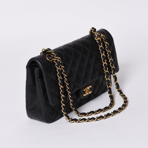 極美品 CHANEL シャネル マトラッセ25 Wフラップ Wチェーンショルダーバッグ A01112 20番台 ラムスキン ココマーク ブラック ゴールド 中古 4a001272