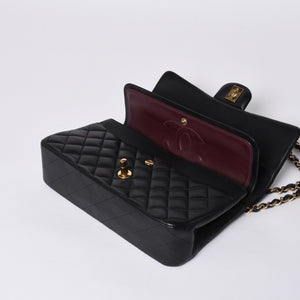 極美品 CHANEL シャネル マトラッセ25 Wフラップ Wチェーンショルダーバッグ A01112 20番台 ラムスキン ココマーク ブラック ゴールド 中古 4a001272