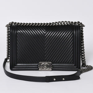 Very Good Condition CHANEL Boy Chanel Chevron Chain Shoulder Bag A92193 20th Series Coco Mark Calfskin Black Used 4a000907