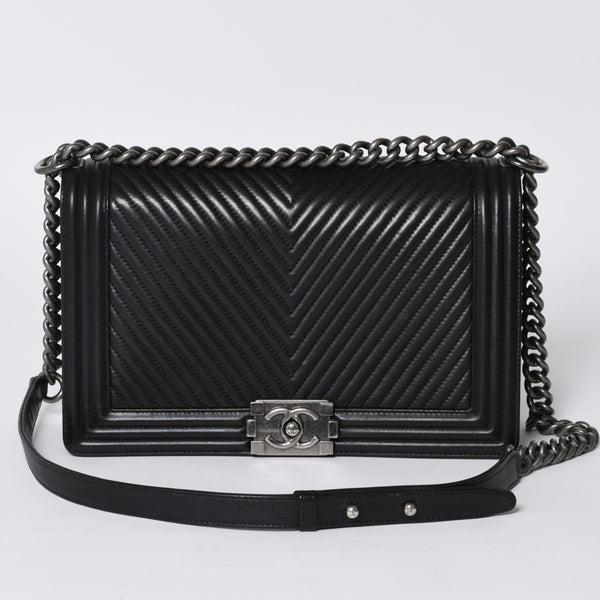 Very Good Condition CHANEL Boy Chanel Chevron Chain Shoulder Bag A92193 20th Series Coco Mark Calfskin Black Used 4a000907
