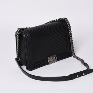 Very Good Condition CHANEL Boy Chanel Chevron Chain Shoulder Bag A92193 20th Series Coco Mark Calfskin Black Used 4a000907