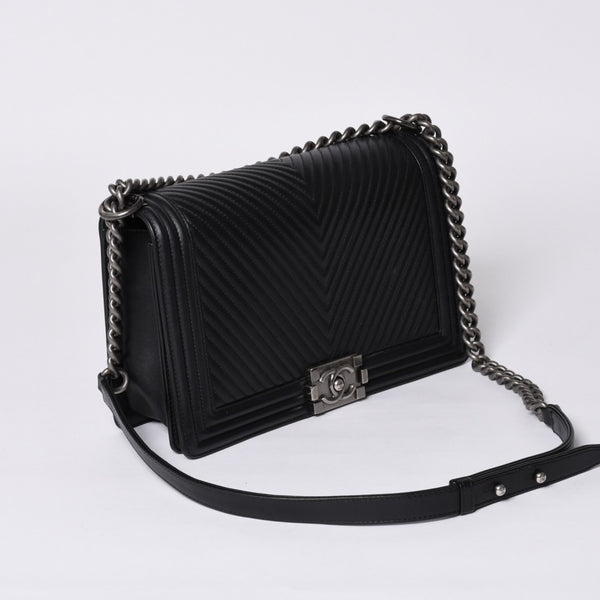 Very Good Condition CHANEL Boy Chanel Chevron Chain Shoulder Bag A92193 20th Series Coco Mark Calfskin Black Used 4a000907