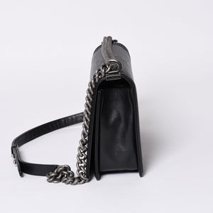 Very Good Condition CHANEL Boy Chanel Chevron Chain Shoulder Bag A92193 20th Series Coco Mark Calfskin Black Used 4a000907