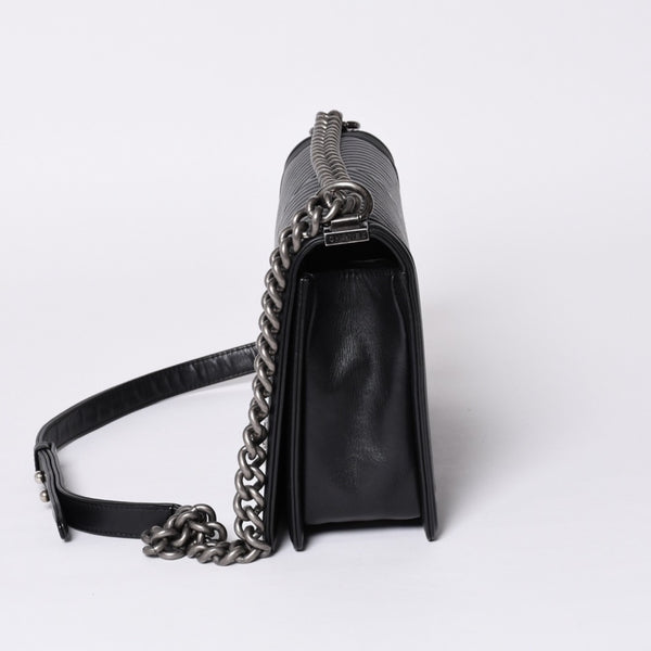 Very Good Condition CHANEL Boy Chanel Chevron Chain Shoulder Bag A92193 20th Series Coco Mark Calfskin Black Used 4a000907