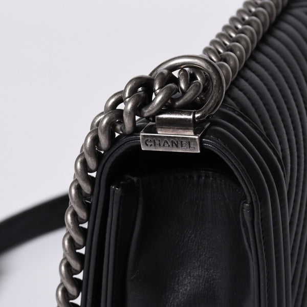 Very Good Condition CHANEL Boy Chanel Chevron Chain Shoulder Bag A92193 20th Series Coco Mark Calfskin Black Used 4a000907