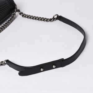 Very Good Condition CHANEL Boy Chanel Chevron Chain Shoulder Bag A92193 20th Series Coco Mark Calfskin Black Used 4a000907