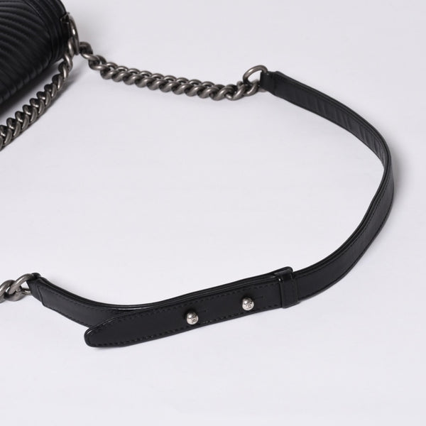 Very Good Condition CHANEL Boy Chanel Chevron Chain Shoulder Bag A92193 20th Series Coco Mark Calfskin Black Used 4a000907