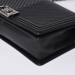 Very Good Condition CHANEL Boy Chanel Chevron Chain Shoulder Bag A92193 20th Series Coco Mark Calfskin Black Used 4a000907