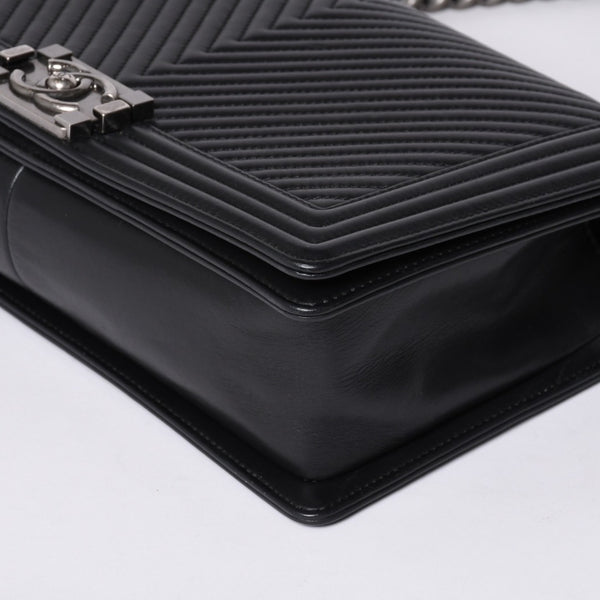 Very Good Condition CHANEL Boy Chanel Chevron Chain Shoulder Bag A92193 20th Series Coco Mark Calfskin Black Used 4a000907