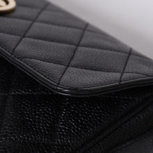 画像をギャラリービューアに読み込む, CHANEL シャネル Sフラップ Sチェーンショルダーバッグ 2番台 ココマーク キャビアスキン ブラック ゴールド金具 美品 中古 4a000931