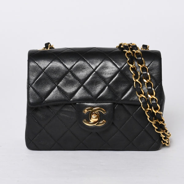 Very Good Condition CHANEL Mini Matelasse 17 S Flap S Chain Shoulder Bag No. 2 Coco Mark Lambskin Black Used 4a000934