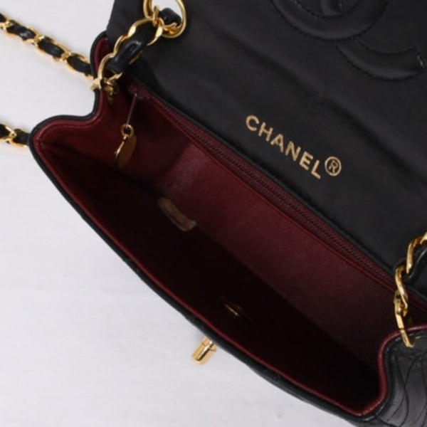 Very Good Condition CHANEL Mini Matelasse 17 S Flap S Chain Shoulder Bag No. 2 Coco Mark Lambskin Black Used 4a000934