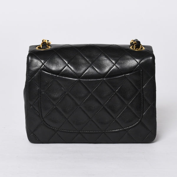 Very Good Condition CHANEL Mini Matelasse 17 S Flap S Chain Shoulder Bag No. 2 Coco Mark Lambskin Black Used 4a000934