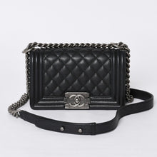画像をギャラリービューアに読み込む, 極美品 CHANEL シャネル BOY CHANEL ボーイシャネル チェーンショルダーバッグ 29番台 ココマーク キャビアスキン ブラック 中古 4a000932