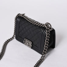 画像をギャラリービューアに読み込む, 極美品 CHANEL シャネル BOY CHANEL ボーイシャネル チェーンショルダーバッグ 29番台 ココマーク キャビアスキン ブラック 中古 4a000932