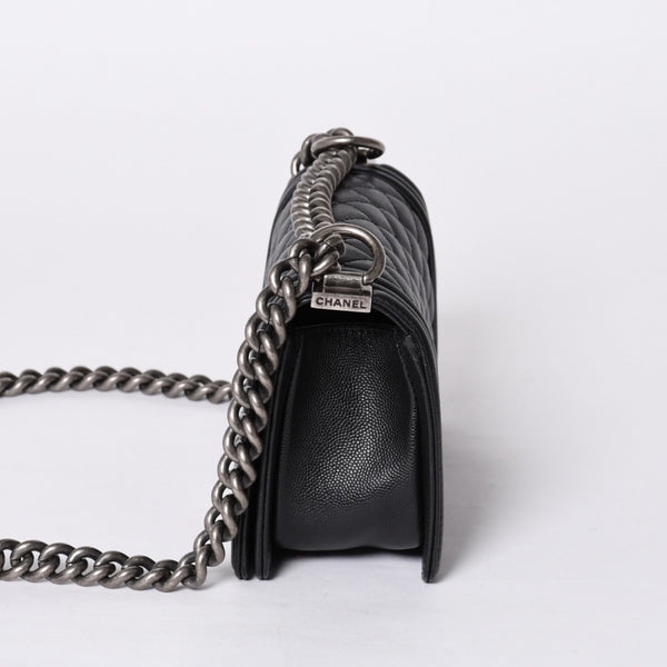 Very Good Condition CHANEL BOY CHANEL Boy Chanel Chain Shoulder Bag No. 29 Coco Mark Caviar Skin Black Used 4a000932