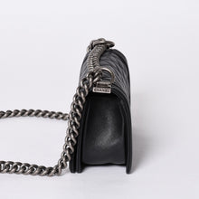 画像をギャラリービューアに読み込む, 極美品 CHANEL シャネル BOY CHANEL ボーイシャネル チェーンショルダーバッグ 29番台 ココマーク キャビアスキン ブラック 中古 4a000932