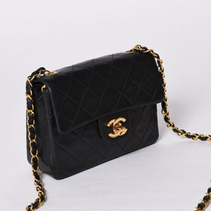 Very Good Condition CHANEL Mini Matelasse 17 S Flap S Chain Shoulder Bag No. 2 Coco Mark Lambskin Black Used 4a000934