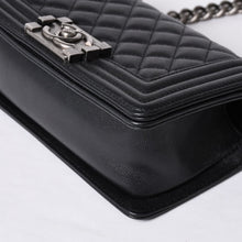 画像をギャラリービューアに読み込む, 極美品 CHANEL シャネル BOY CHANEL ボーイシャネル チェーンショルダーバッグ 29番台 ココマーク キャビアスキン ブラック 中古 4a000932