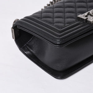 Very Good Condition CHANEL BOY CHANEL Boy Chanel Chain Shoulder Bag No. 29 Coco Mark Caviar Skin Black Used 4a000932
