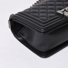 画像をギャラリービューアに読み込む, 極美品 CHANEL シャネル BOY CHANEL ボーイシャネル チェーンショルダーバッグ 29番台 ココマーク キャビアスキン ブラック 中古 4a000932