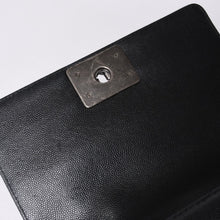 画像をギャラリービューアに読み込む, 極美品 CHANEL シャネル BOY CHANEL ボーイシャネル チェーンショルダーバッグ 29番台 ココマーク キャビアスキン ブラック 中古 4a000932