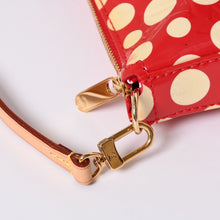 画像をギャラリービューアに読み込む, 極美品 LOUIS VUITTON ルイヴィトン 草間彌生 ヴェルニ M91427 ドットインフィニティ ポシェットアクセソワール ブラック ホワイト 中古 4a001023