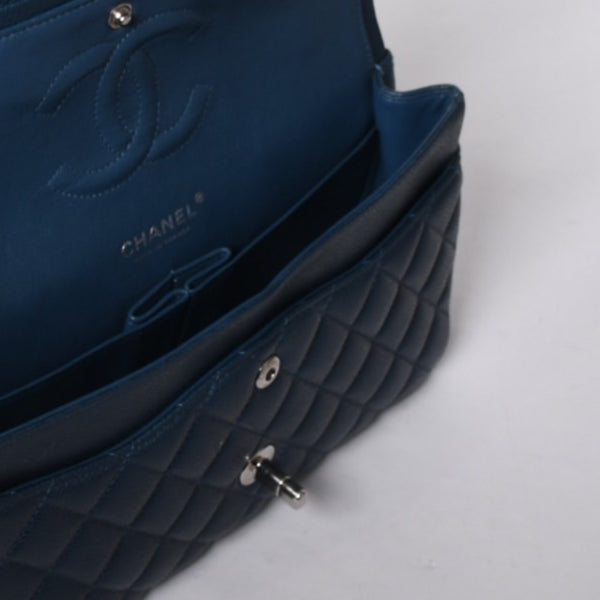 Very good condition CHANEL Chanel Matelasse 25 W flap W chain shoulder bag AO1112 Green series 20s Caviar skin Silver hardware Used 4a001061