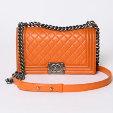 画像をギャラリービューアに読み込む, 極美品 CHANEL シャネル ボーイシャネル ショルダーバッグ ラムスキン 20番台 オレンジ シルバー金具 中古 4a000913
