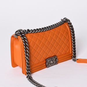 極美品 CHANEL シャネル ボーイシャネル ショルダーバッグ ラムスキン 20番台 オレンジ シルバー金具 中古 4a000913