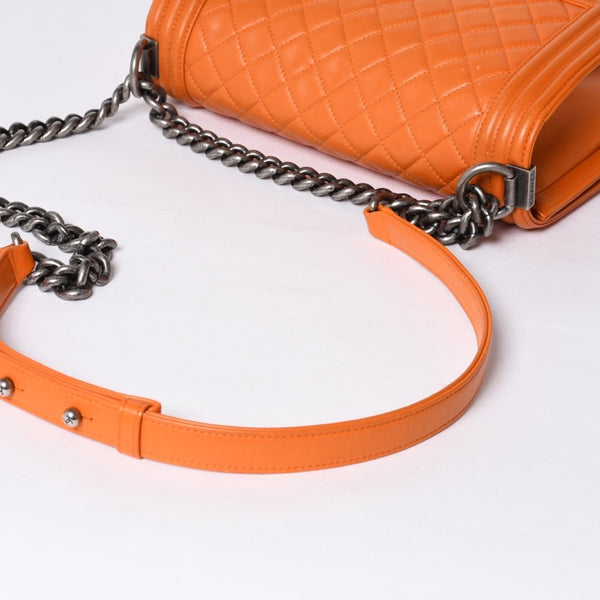 極美品 CHANEL シャネル ボーイシャネル ショルダーバッグ ラムスキン 20番台 オレンジ シルバー金具 中古 4a000913