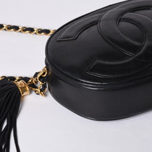 画像をギャラリービューアに読み込む, CHANEL シャネル チェーンショルダーバッグ 1番台 ココマークパッチ ラムスキン フリンジ ブラック ゴールド金具 美品 中古 4a000933