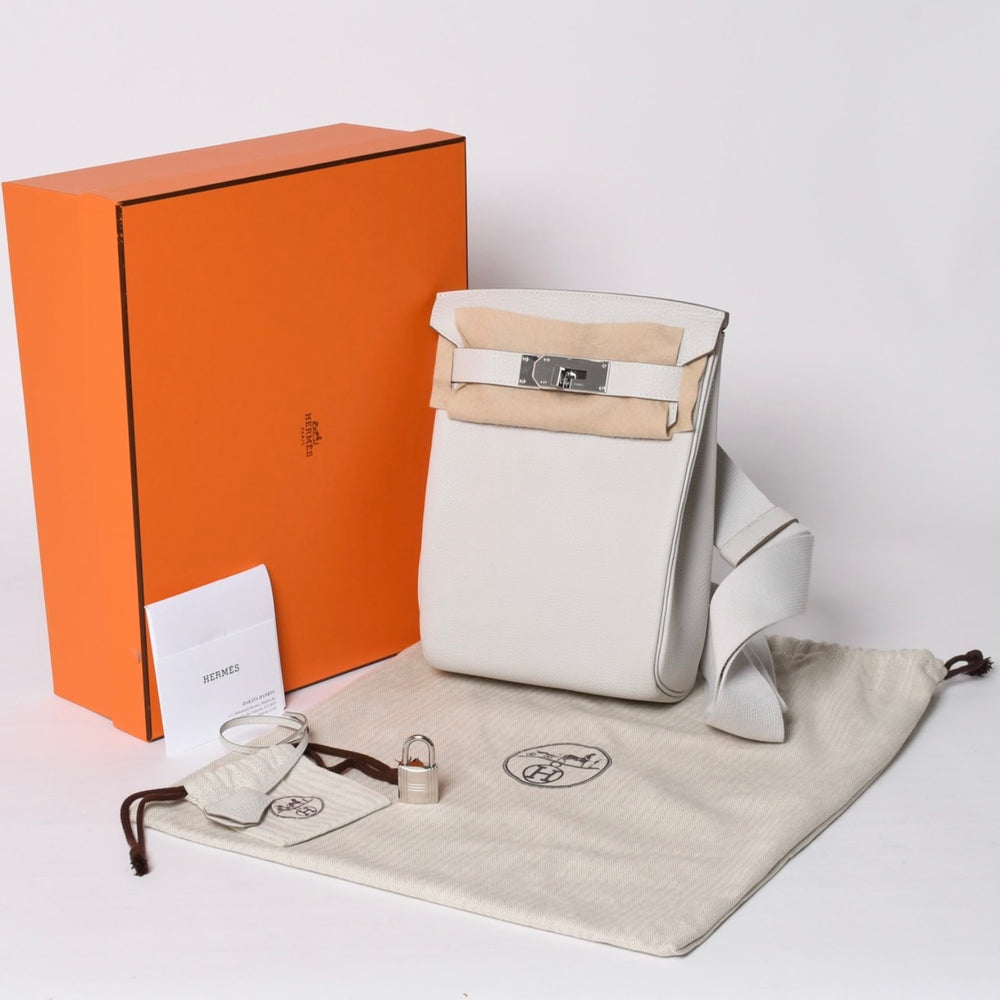 Like new Hermes Kelly Akkad PM B engraved one shoulder bag White silver hardware Used 4a001434