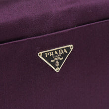 画像をギャラリービューアに読み込む, 極美品 PRADA プラダ ワンショルダーバッグ トライアングルロゴ B10869 サテン パープル シルバー金具 中古 4a000143