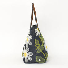 画像をギャラリービューアに読み込む, FENDI フェンディ ハンドバッグ DENIM デニム FLOWER フラワー Applique アップリケ ネイビー 美品 中古 4a001181