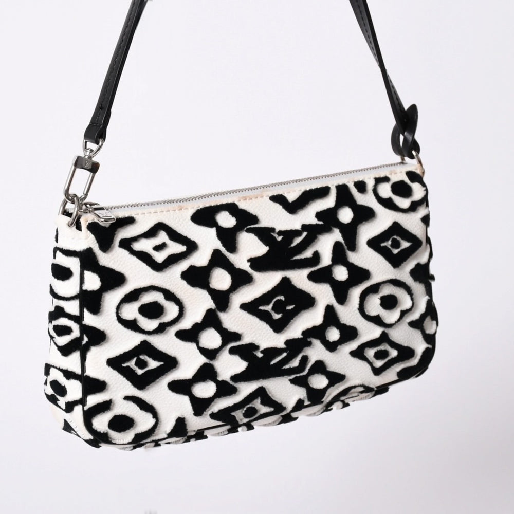 LOUIS VUITTON Pochette Accessory Pouch M45565 Monogram Taffetage Good Condition Used 4a001332