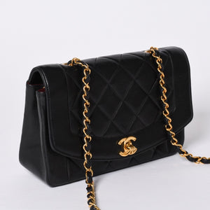 Very good condition CHANEL Diana 22 S flap S chain shoulder bag No. 3 here mark lambskin black gold hardware used 4a001231