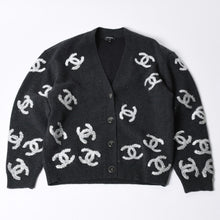 画像をギャラリービューアに読み込む, 極美品 CHANEL シャネル アンサンブル カーディガン ココマーク 22A P72997K10494 カシミア グレー シルバー サイズ34 中古 4b013280