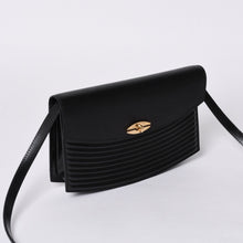 画像をギャラリービューアに読み込む, 極美品 LOUIS VUITTON ルイヴィトン エピプレブール ショルダーバッグ M52562 エピレザー ブラック ゴールド金具 中古 4a000173