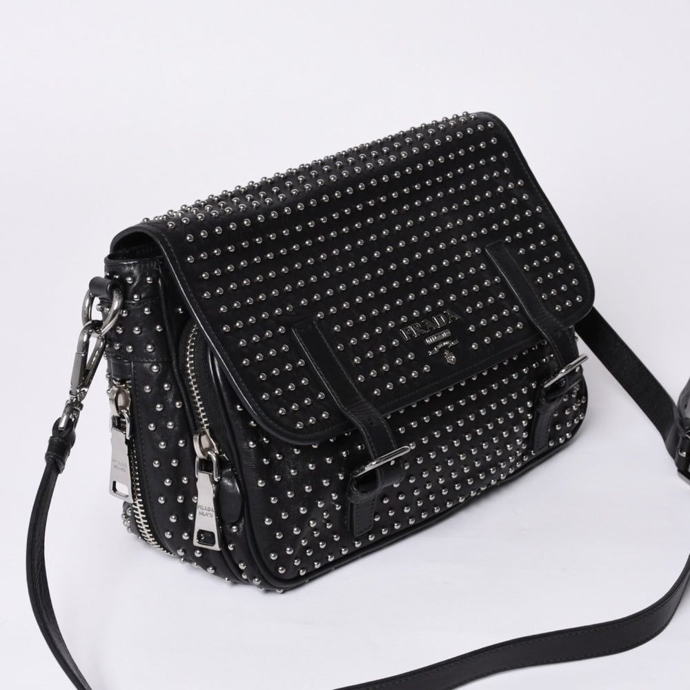 PRADA プラダ スタッズ ミディアム BT861S ショルダーバッグ レザー ブラック 美品 中古 4a001059